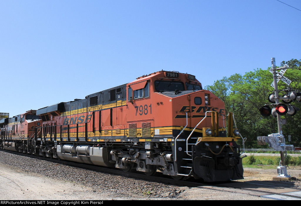 BNSF 7981 Pusher